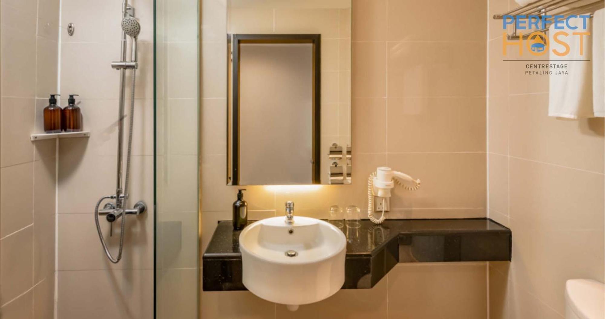 Centrestage Petaling Jaya By Perfect Host 호텔 외부 사진 Bathroom
