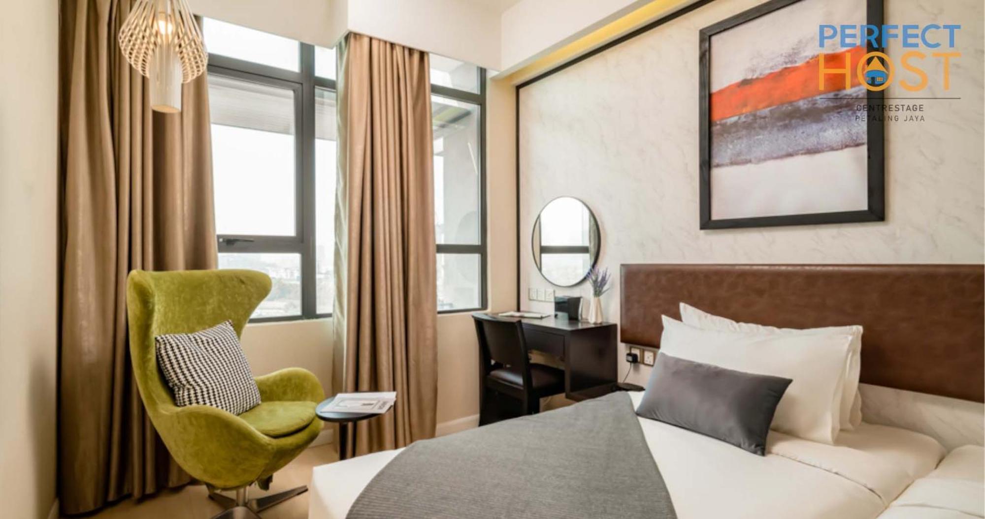 Centrestage Petaling Jaya By Perfect Host 호텔 외부 사진 A bedroom at the hotel