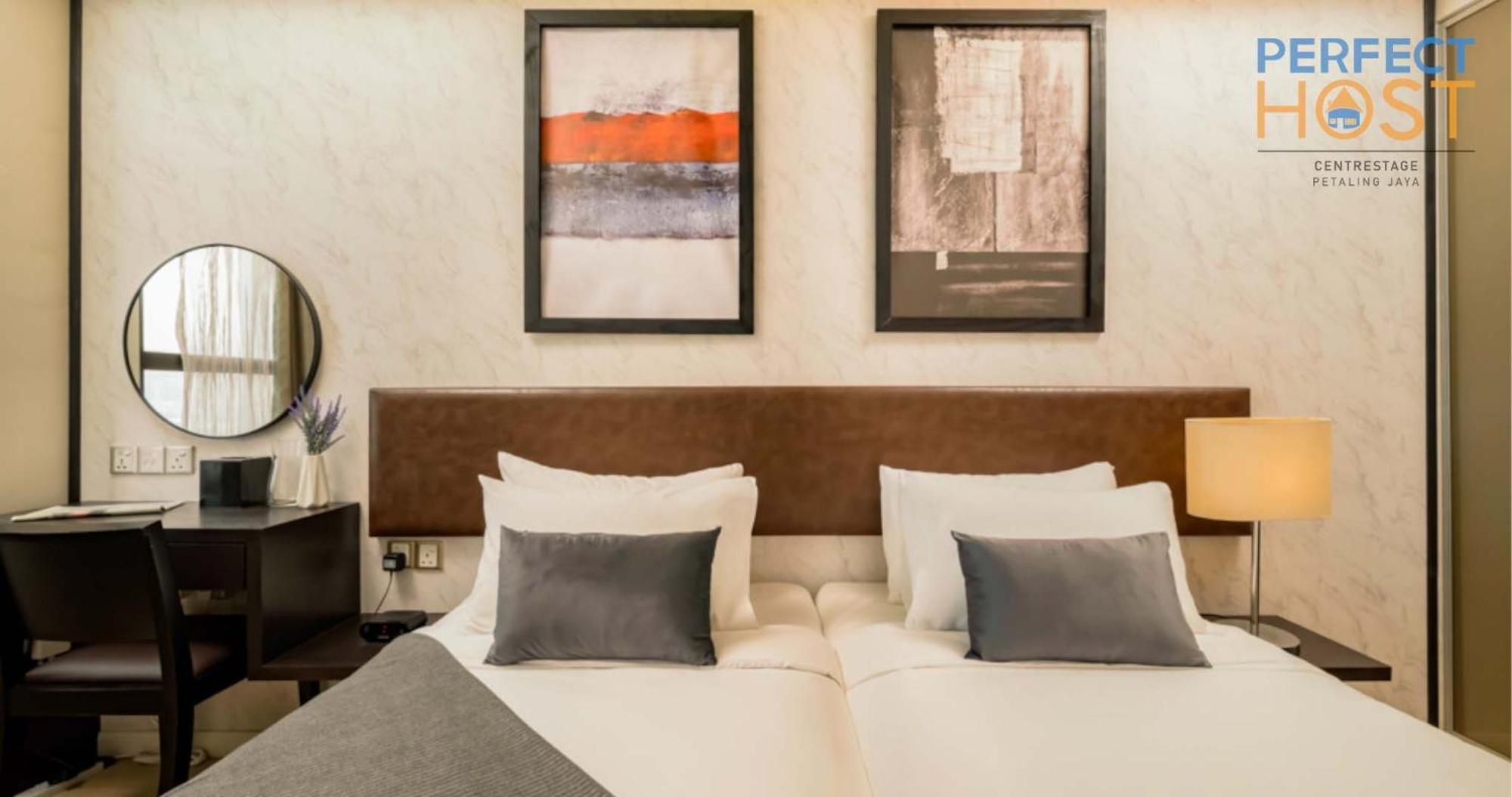 Centrestage Petaling Jaya By Perfect Host 호텔 외부 사진 A bedroom at the hotel