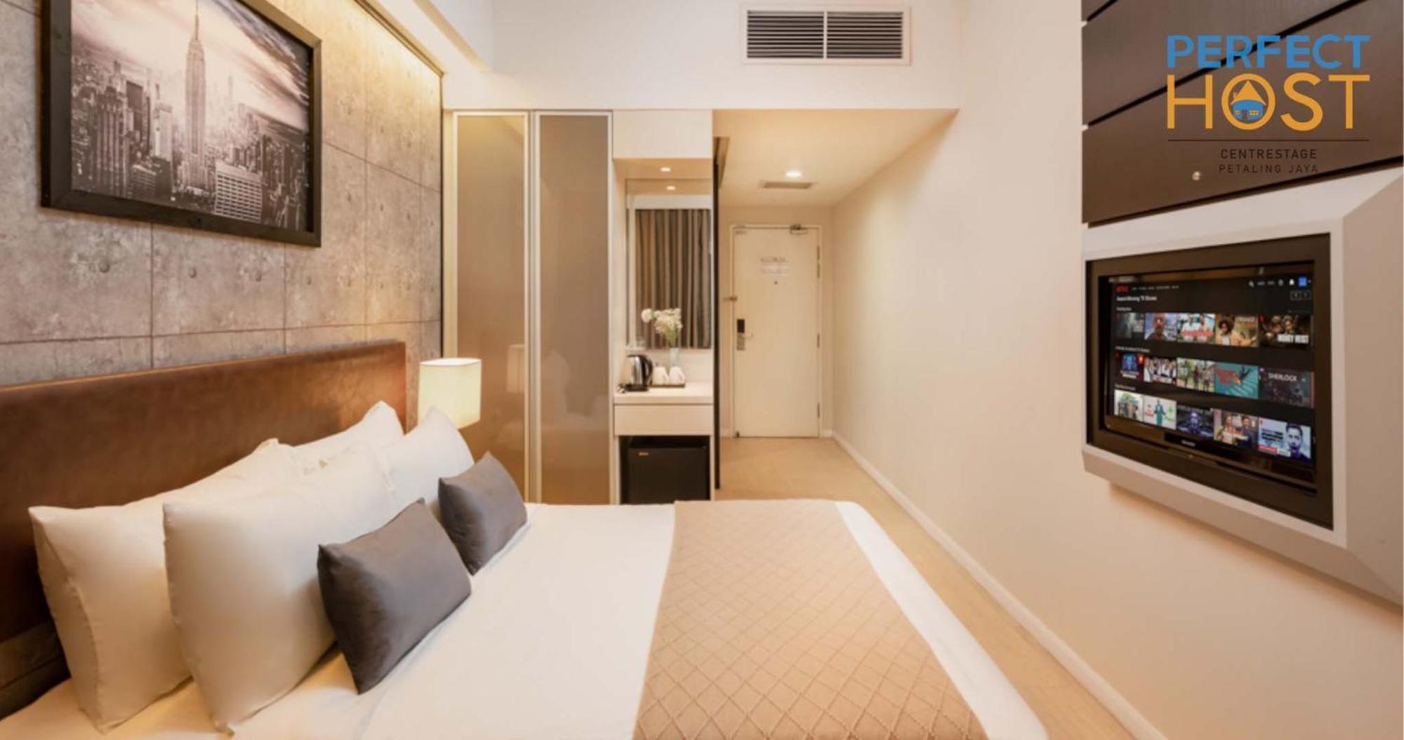 Centrestage Petaling Jaya By Perfect Host 호텔 외부 사진 A room at the hotel