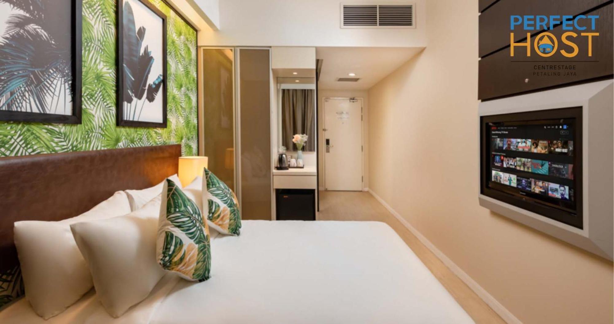 Centrestage Petaling Jaya By Perfect Host 호텔 외부 사진 A room at the hotel